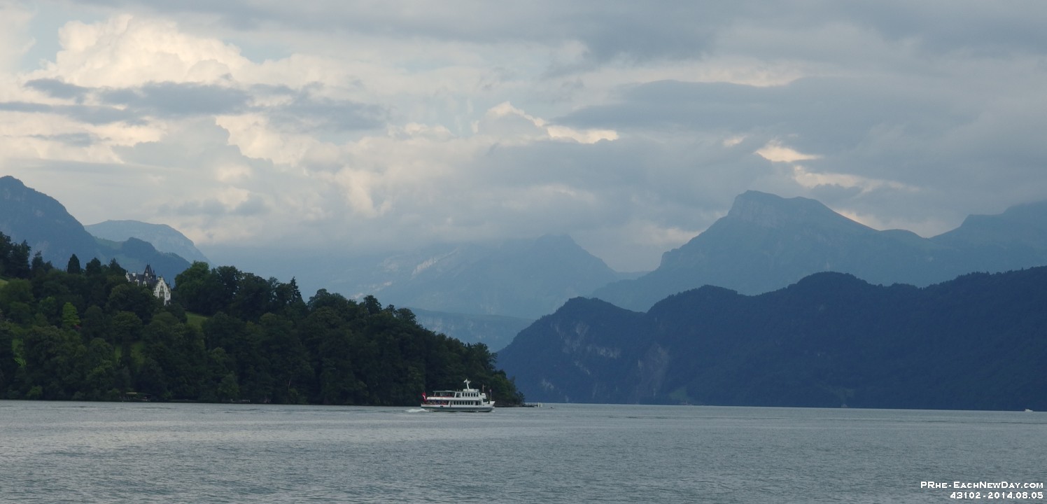 43102CrLe - Evening cruise on Lake Lucerne